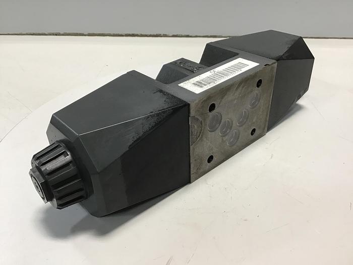 Used TOKIMEC Valve DG4V-5-OC-M-U7L-H-7-40 Used #145695