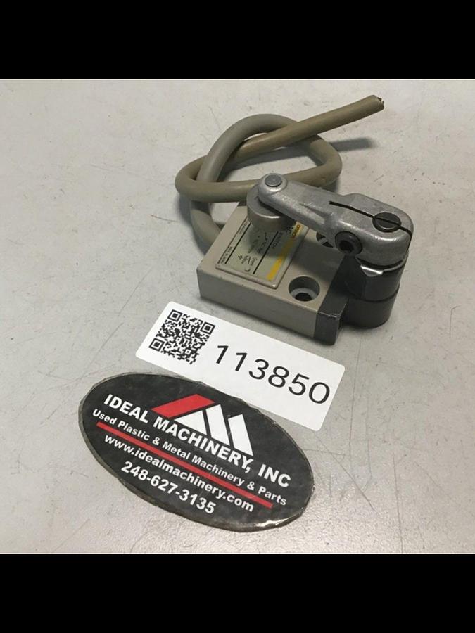 Used OMRON Limit Switch D4C-9033 USED