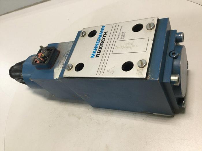 Used MANNESMANN REXROTH Valve 4WRE10EA641324Z4M468 #102447