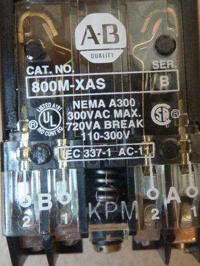 Used ALLEN BRADLEY Selector Switch 800MR-HX2B #30413