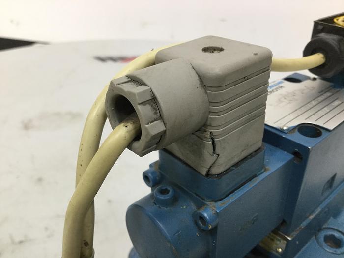 Used REXROTH Servo Valve 4WRKE32W000216A24EZ9D3MR439 Used