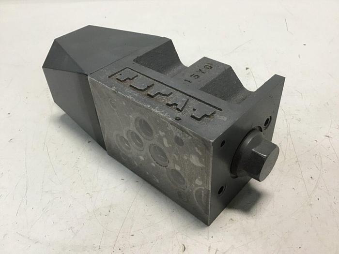 Used VICKERS Valve DG4VS-5-0B1-M-U71-H-7-40-JA2 #134291