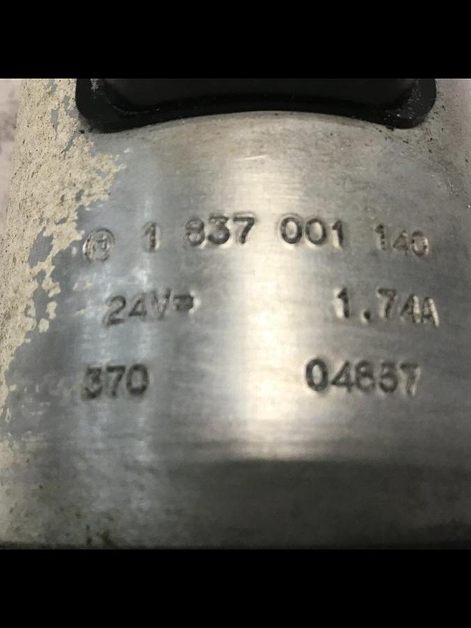 Used BOSCH Hydraulic Valve 0 810 001 830 Used #143933