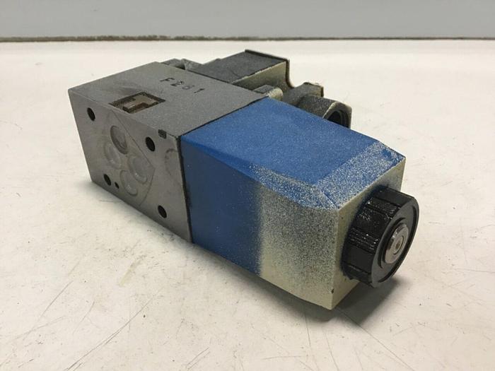 Used VICKERS Directional Control Valve DG4V-3-2A-M-P7-H-7-50 Used