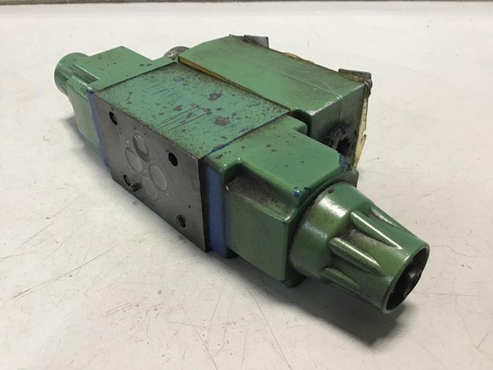 Used VICKERS Directional Control Valve DG4V32CMWB40 #128960