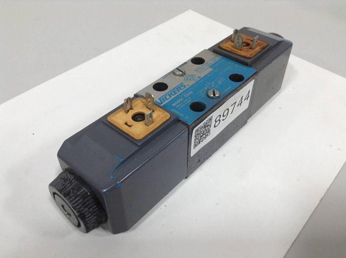 Used VICKERS Directional Valve DG4V-3-6C-M-U-HL7-60 Used