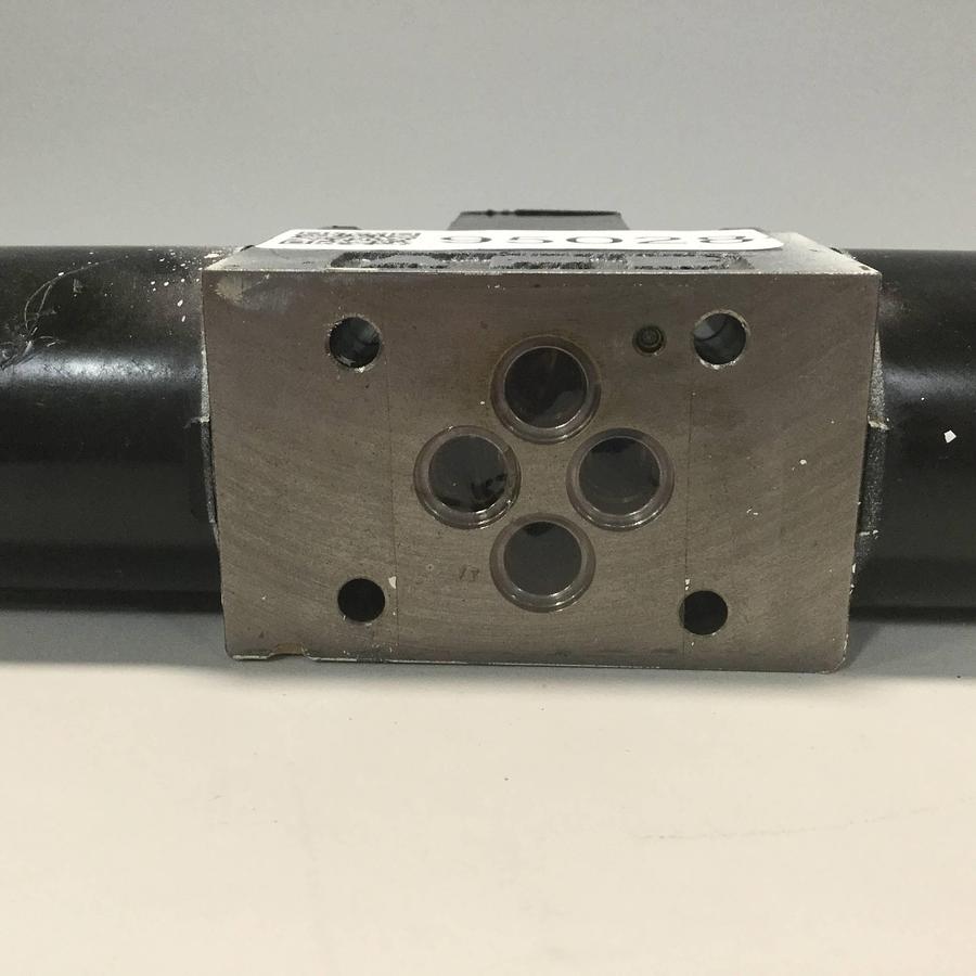 Used TOKIMEC Directional Control Valve DG4V-3-6C-M-P7-H-7-52 USED