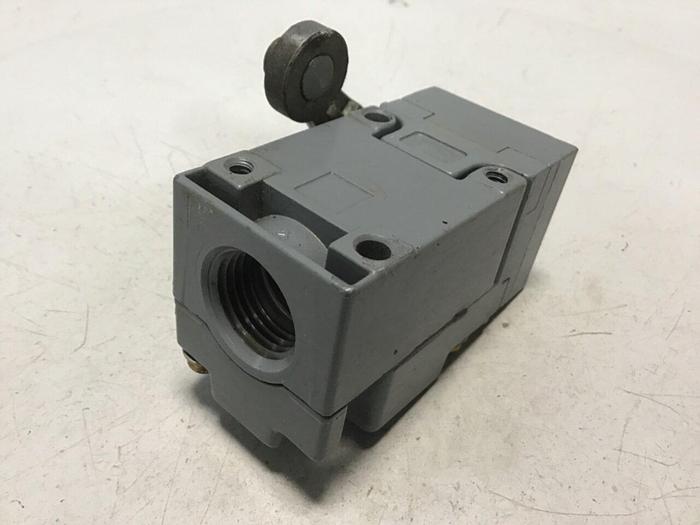 Used SQUARE D Limit Switch 9007-C52B2 #121716