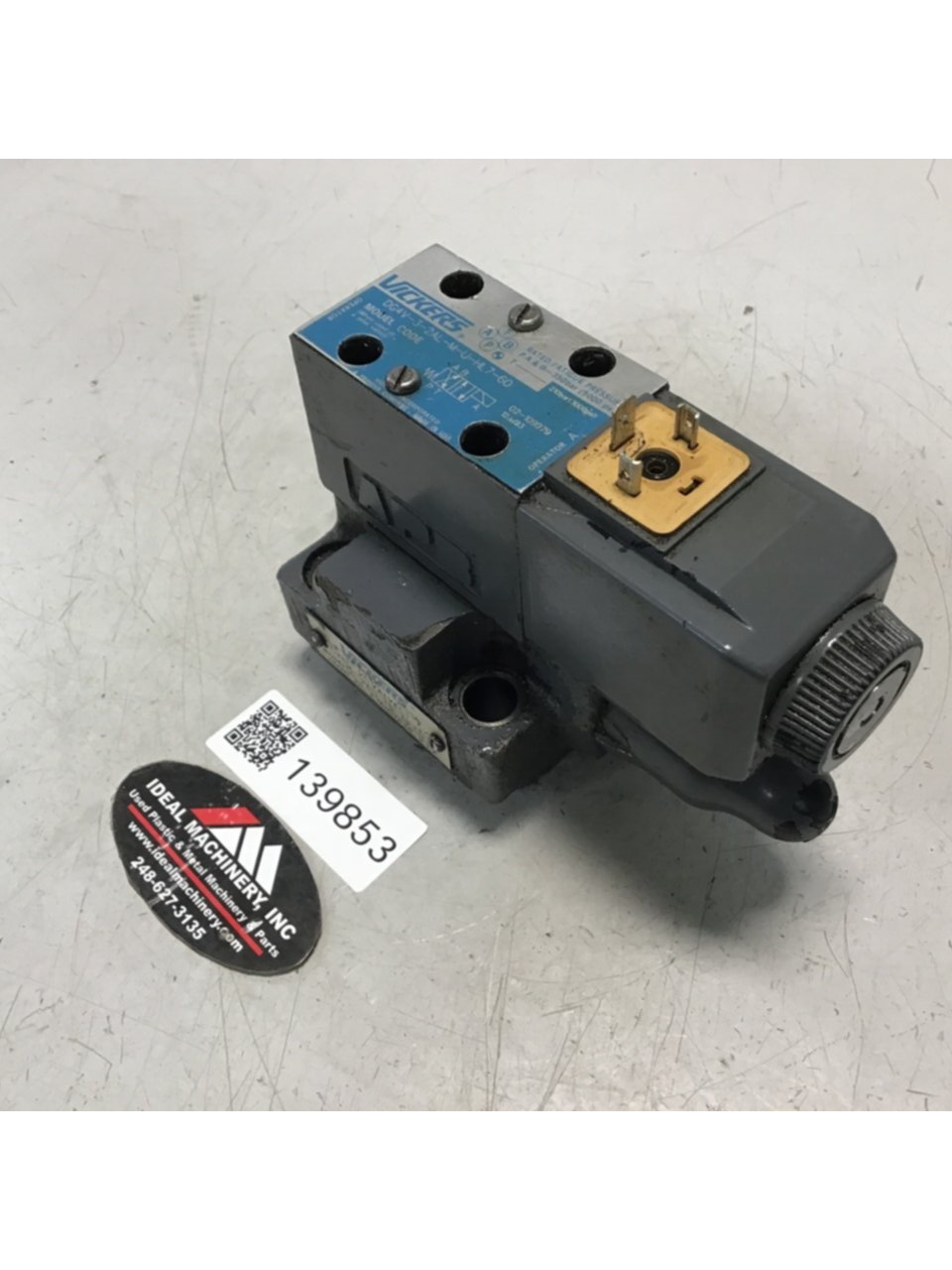 Used VICKERS Valves DG4V-3-2AL-M-U-HL7-60 Used