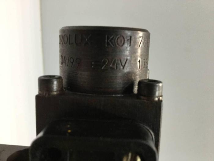 Used MOOG Valve CCE32A6RH1X06 #98341