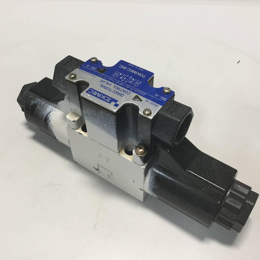 Used TOKIMEC Directional Control Valve DG4V-3-6C-M-P7-H-7-52 USED