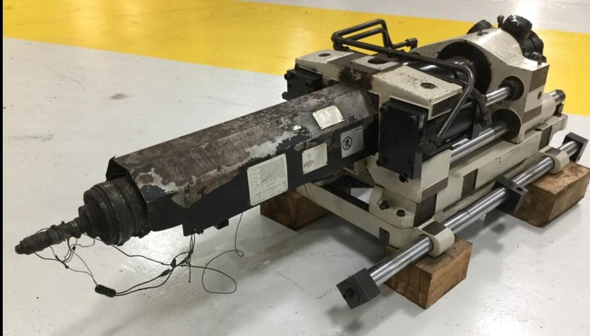 Used CINCINNATI MILACRON 17 Oz Injection Unit VT220-17 USED