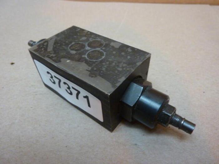 Used VICKERS Flow Control Valve DGMEN3XA2WB2W41 #37371