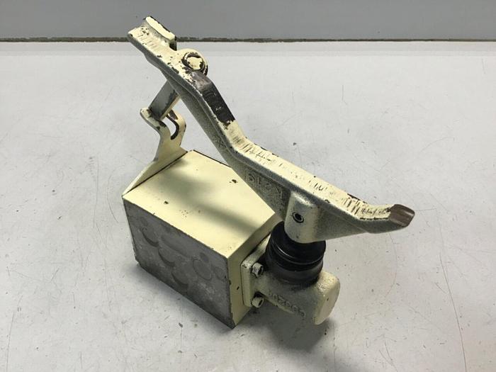 Used PARKER Directional Control Valve D3ML4B10X4384 #139679