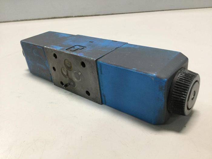 Used VICKERS Directional Valve DG4V-3-6C-M-U-HL7-60 Used