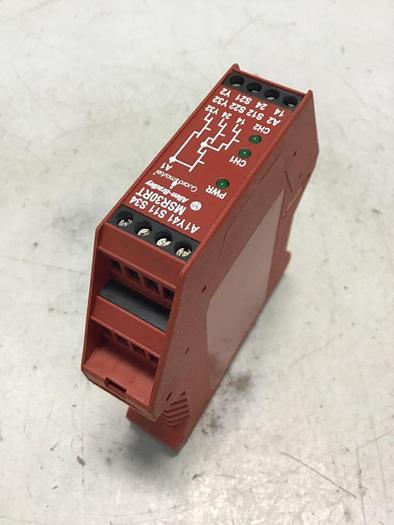 Used ALLEN BRADLEY Guardmaster Safety Relay 440R-N23197 SER A #140078