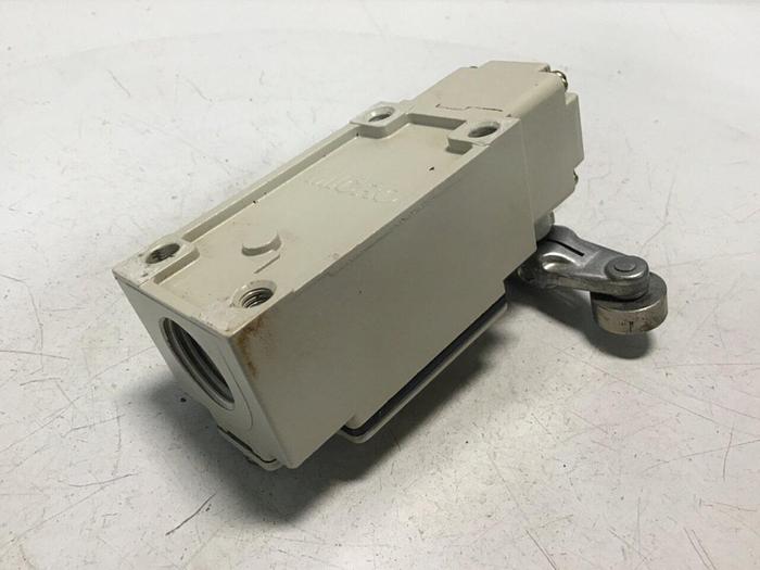 Used YAMATAKE Limit Switch LJA10-11A21N-003 #121731
