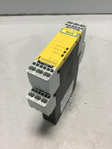 Used SIEMENS Relay Module 3TK2821-2CB30 #138545