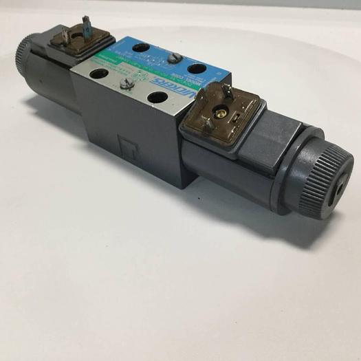 Used VICKERS Solenoid Valve DG4V-3S-6C-M-U-HL7-60-EN490 Used