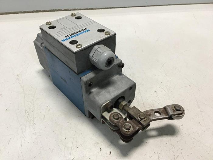 Used MANNESMANN REXROTH Solenoid Valve 54WMRA10D32YBW #135651