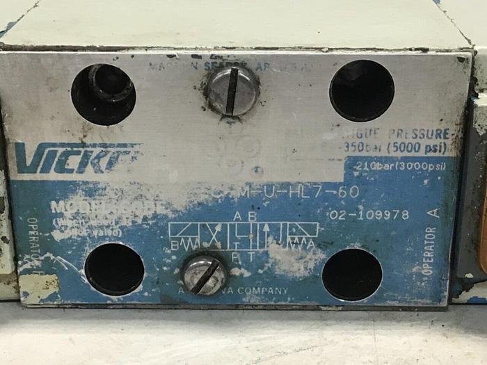 Used VICKERS Directional Valve DG4V-3-6C-M-U-HL7-60 Used