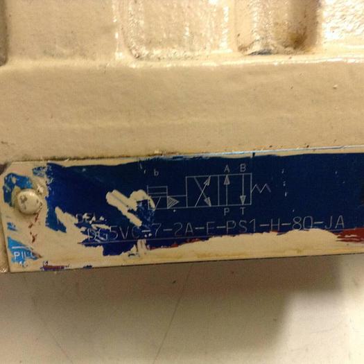 Used VICKERS Directional Control Valve DG5VC72AEPS1H80JA Used