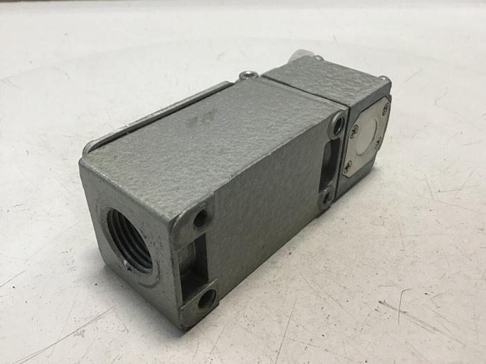 Used TELEMECANIQUE Lox-Switch C2JK05 #121799