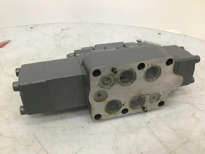 Used VICKERS Valve DG5V-H8-2D-E-T-U7-H-82-JA518 #132338