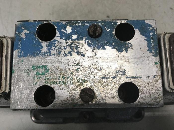 Used VICKERS Valve DG5S40431CETMUHL7B1370 #137479