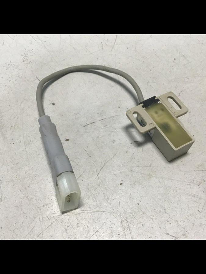 Used FUJI ELECTRIC Proximity Switch PE-B4D3 Used