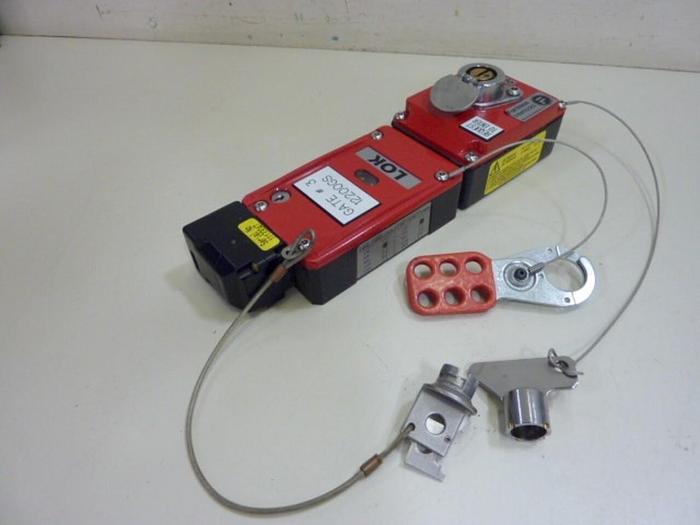 Used FORTRESS INTERLOCKS Safey Interlock Switch AMLOK024024 #67195