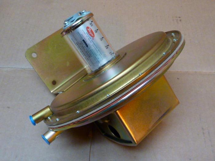 Used DWYER Pressure Switch 1638 #22832