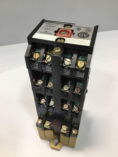 Used ALLEN BRADLEY AC Relay 700-P800A1 SER B #92940