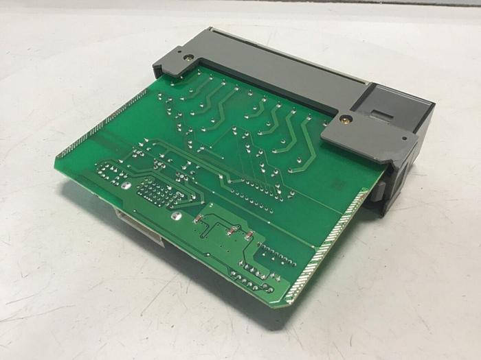 Used ALLEN BRADLEY Output Module 1746-OW8 SER A #127342