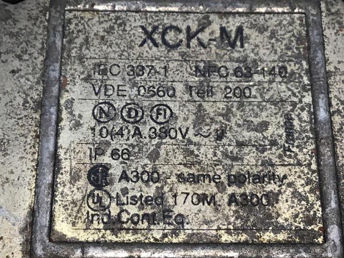 Used TELEMECANIQUE Limit Switch XCK-M #122103