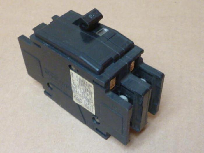 Used SQUARE D 15 Amp Circuit Breaker QOU215 #31341