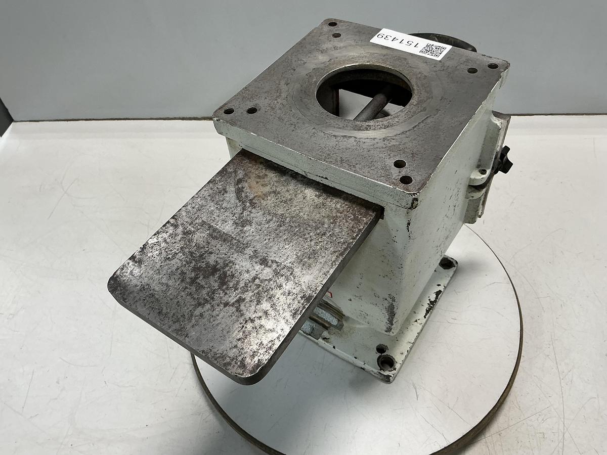 Used METAL FABRICATOR NO MODEL NUMBER / NO TAG