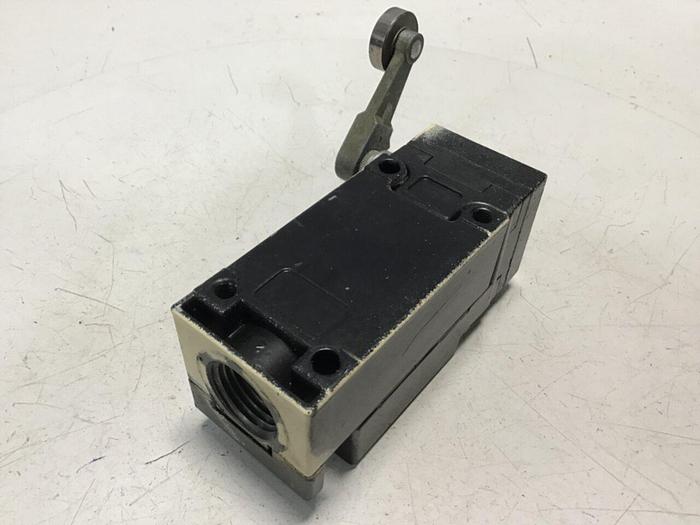 Used SQUARE D Limit Switch 9007-AEQ2724 #122137