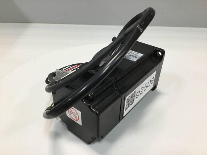 Used YASKAWA ELECTRIC Servo Motor SGMAH-04AAAYU21 #92508