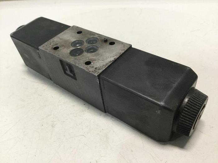 Used VICKERS Valve DG4V-3S-2C-M-U-H5-60 #110507