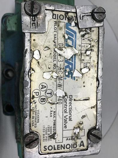 Used VICKERS Directional Control Valve DG4V-3-6C-M-W-B-40 USED