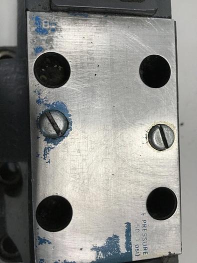 Used VICKERS Solenoid Directional Valve DG4V-3-6C-M-U-HL7-60-B13 Used