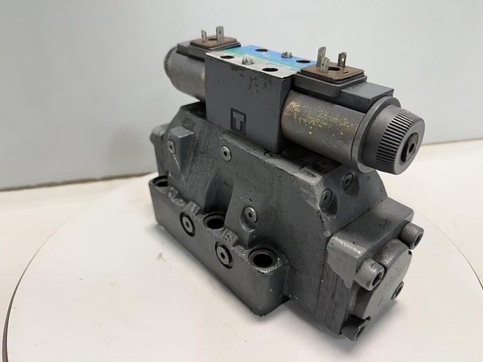 Used VICKERS DG4V-3S-6C-M-U-HL7-60-EN490-B13