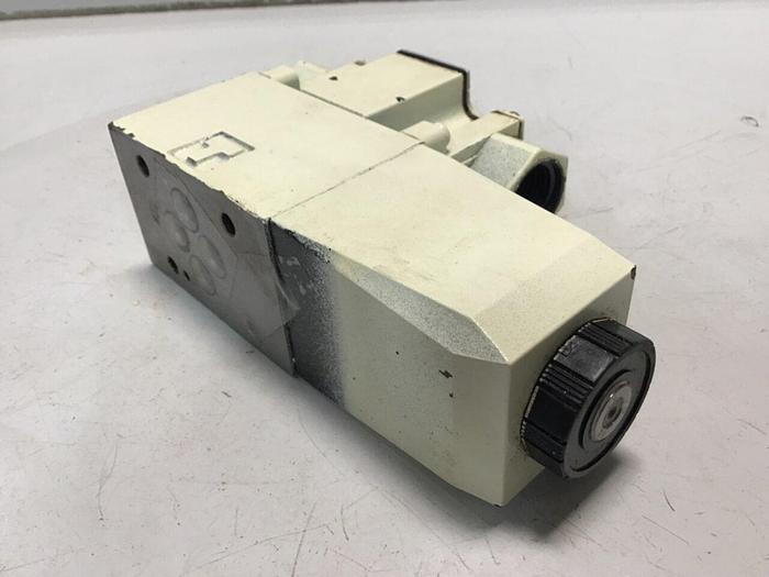 Used VICKERS Directional Control Valve DG4V32AMP7H750 #132956