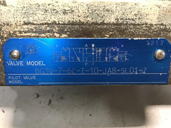Used VICKERS Tokimec Directional Control Valve DG4V-3-6C-M-P7-H-7-50 #138076