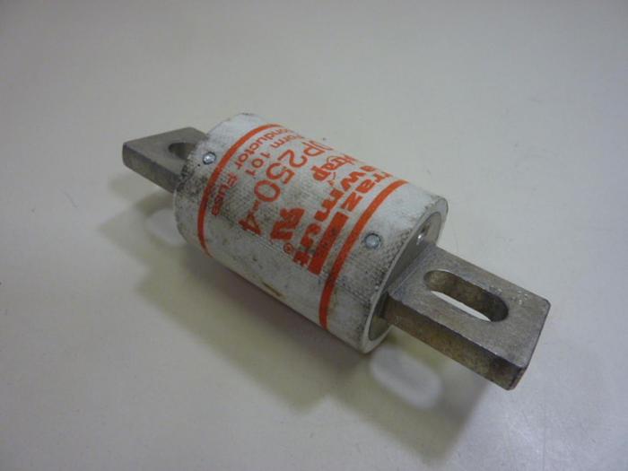 Used FERRAZ SHAWMUT 250 Amp Fuse A50P250-4 #62220