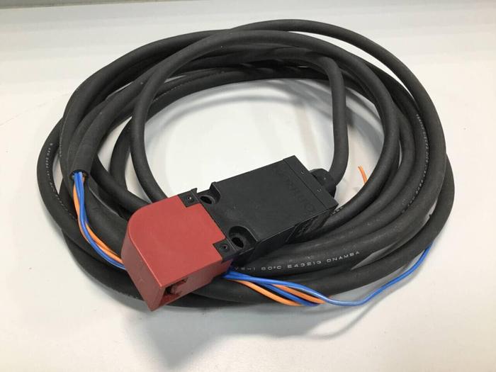 Used OMRON Door Switch D4GS-N1R-5 #99181