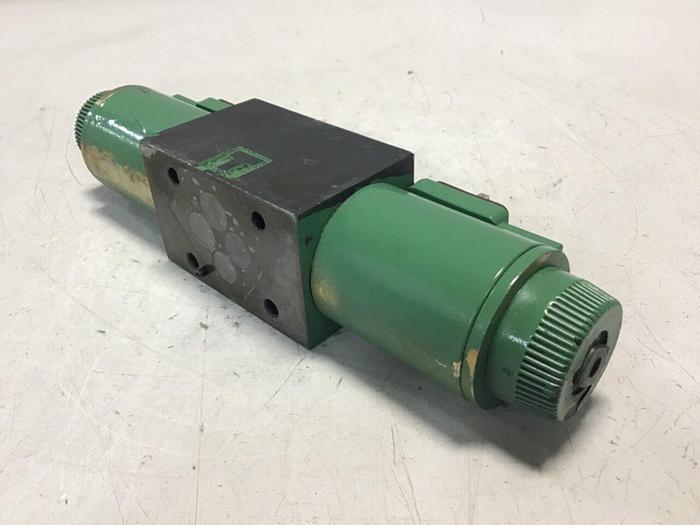 Used VICKERS Valve DG4V-3S-6C-M-U-HL7-60-EN490 Used #142315