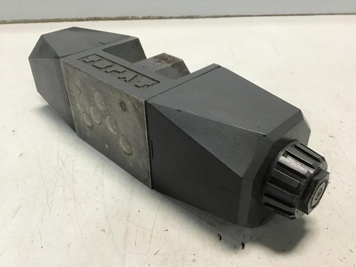 Used VICKERS Hydraulic Valve DG4V-5-2C-M-U7L-H-7-40 #135659