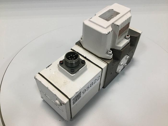 Used MOOG Servo Valve J661-040A #95822